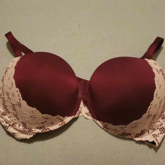 Lacey red bra - Picture 1 of 4